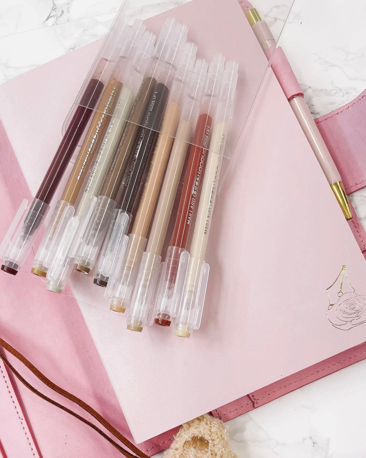 Penneset| brown