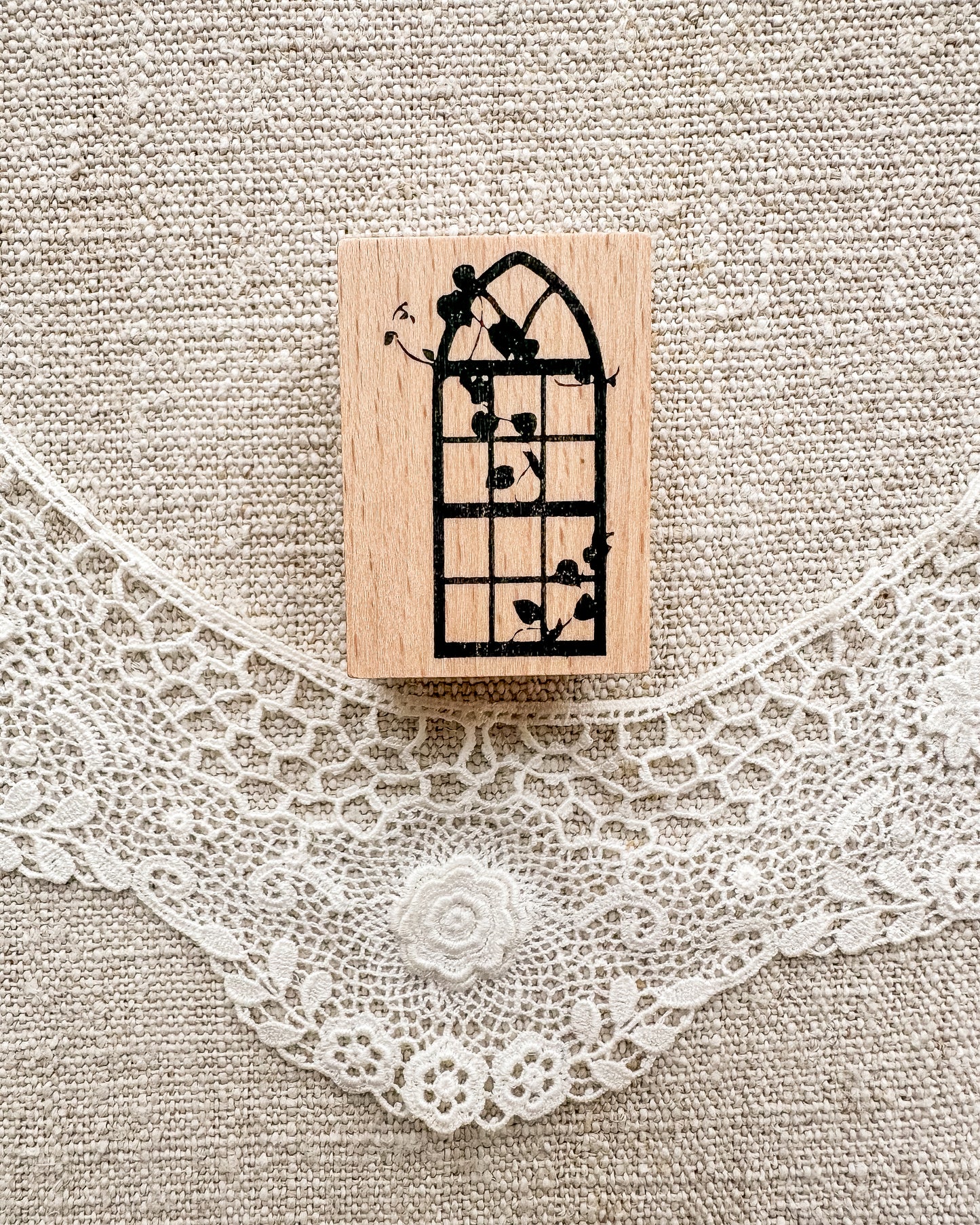 Houten stempel | raam met bloemen