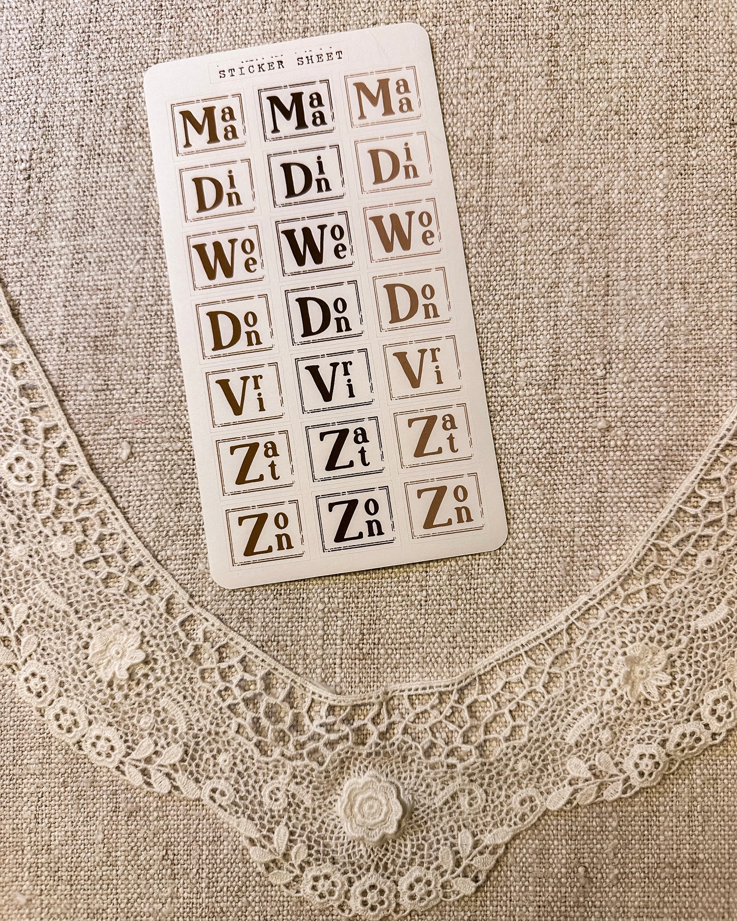 Stickervel | dagen van de week 2 | bruin