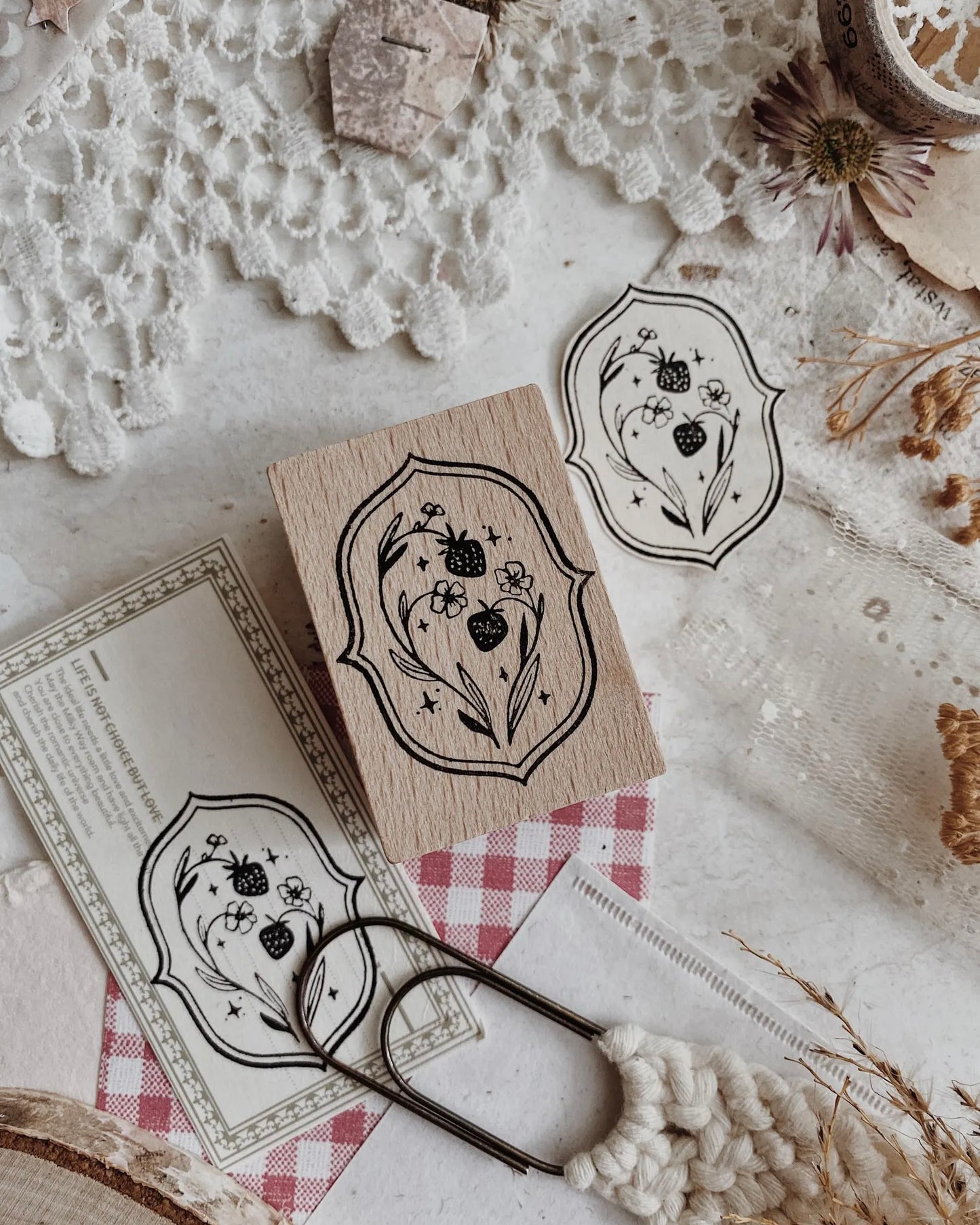 Houten stempel | ALHM | aardbeitjeslabel