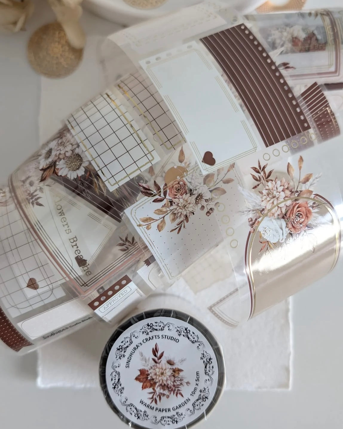Pettape | Warm paper garden | gold