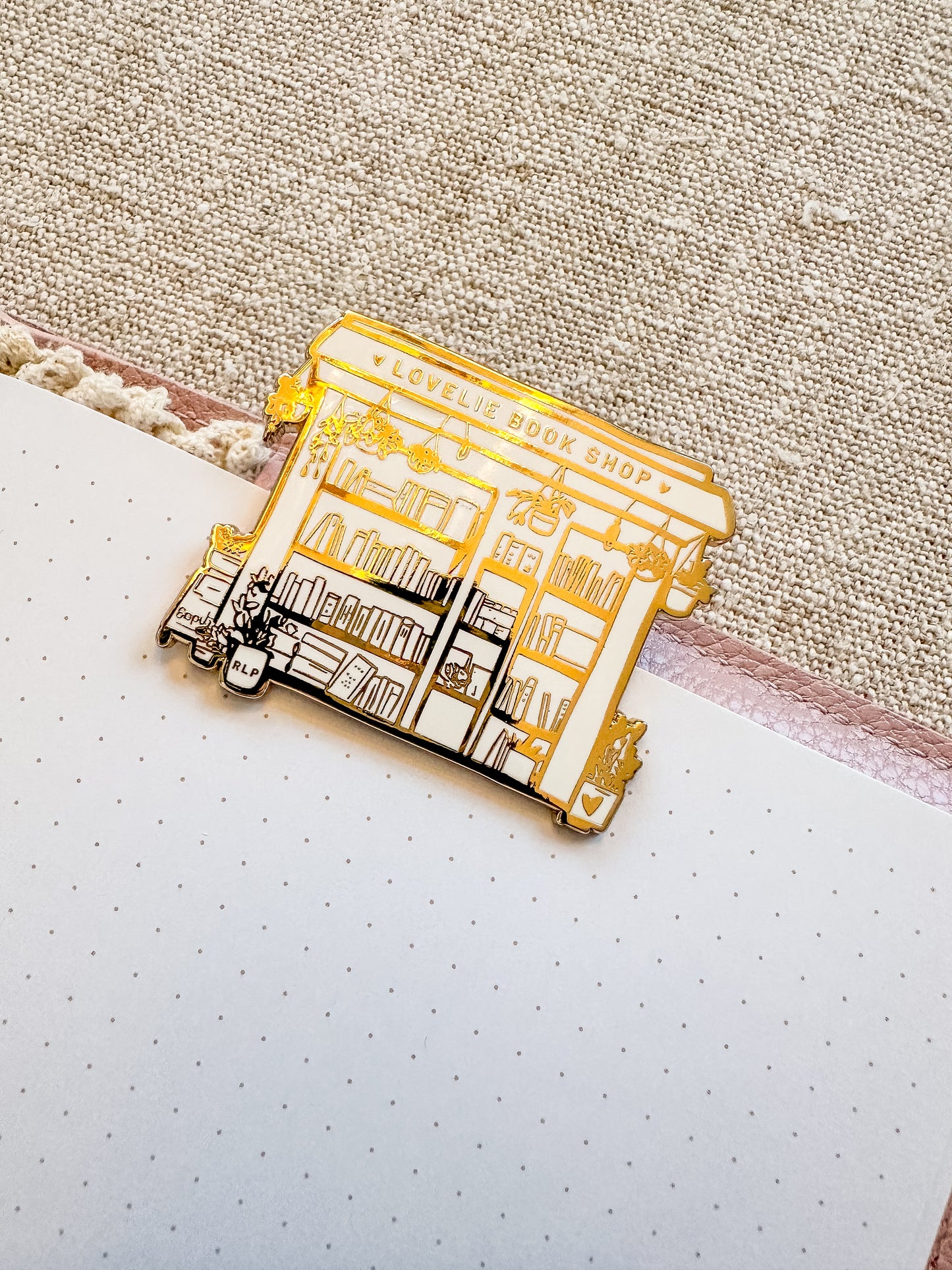 Journal clip | book shop