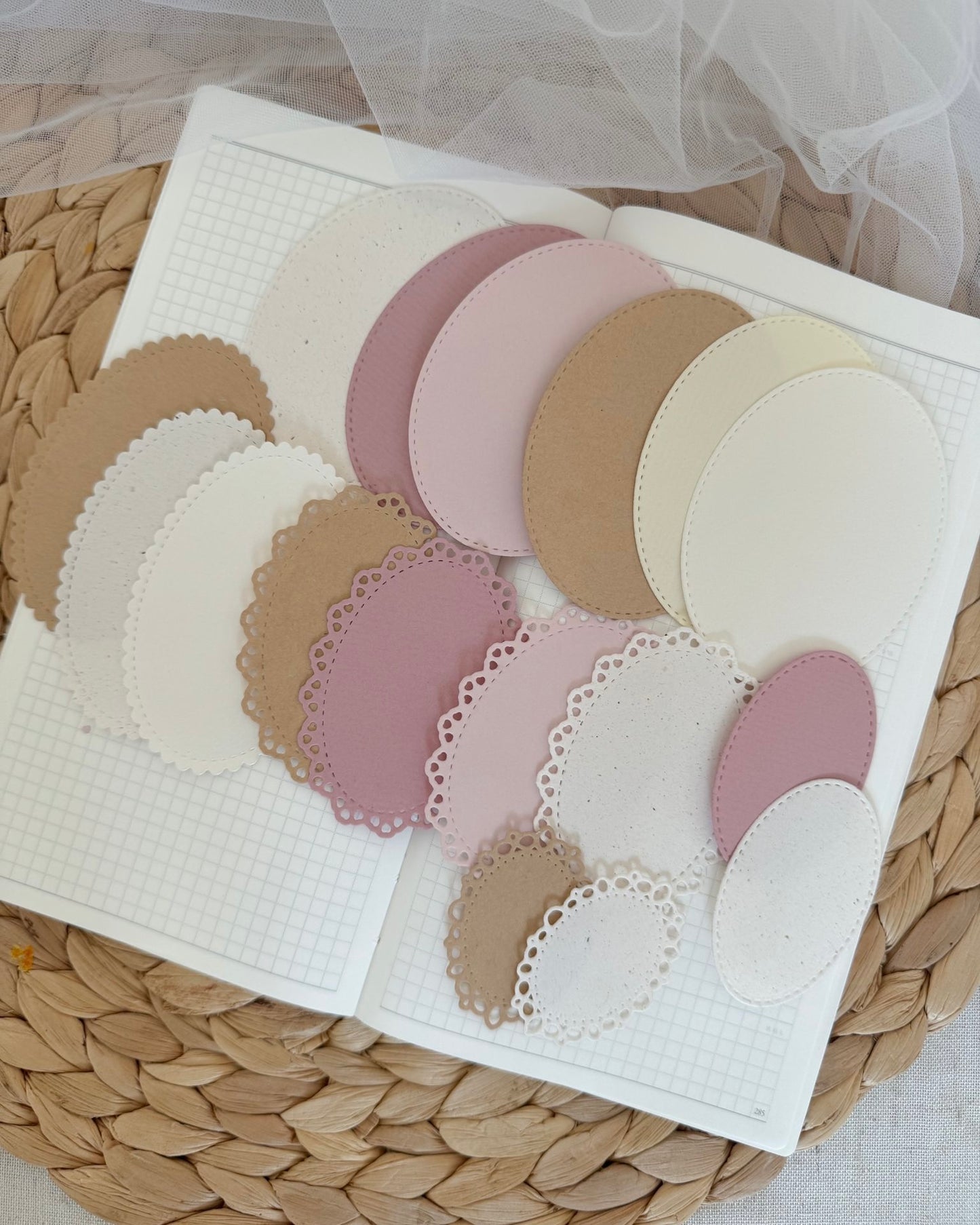 Papierset| ovaaltjes klein roze 17st.