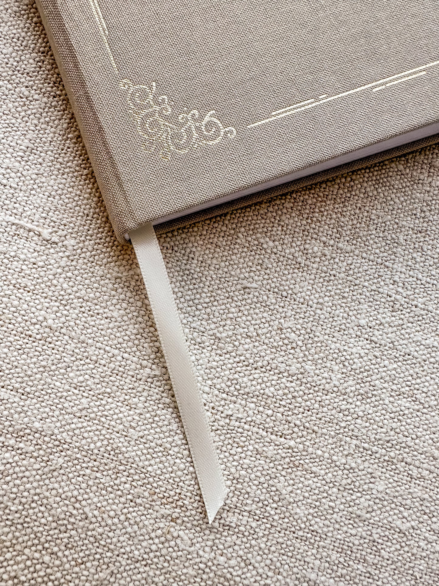 Lovely Dots journal | taupegroen