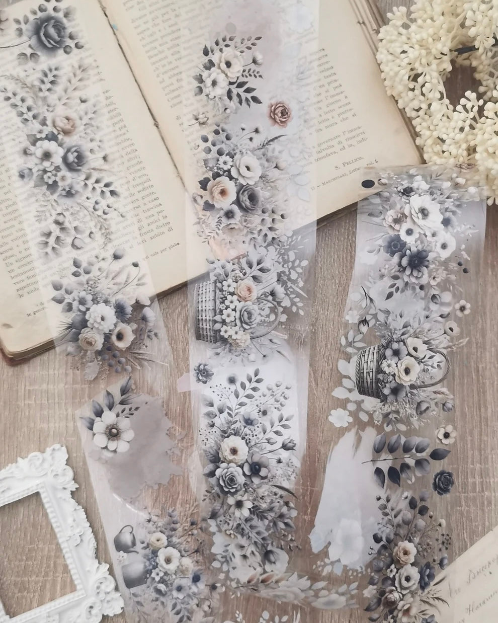 Pettape | calm gray flowers