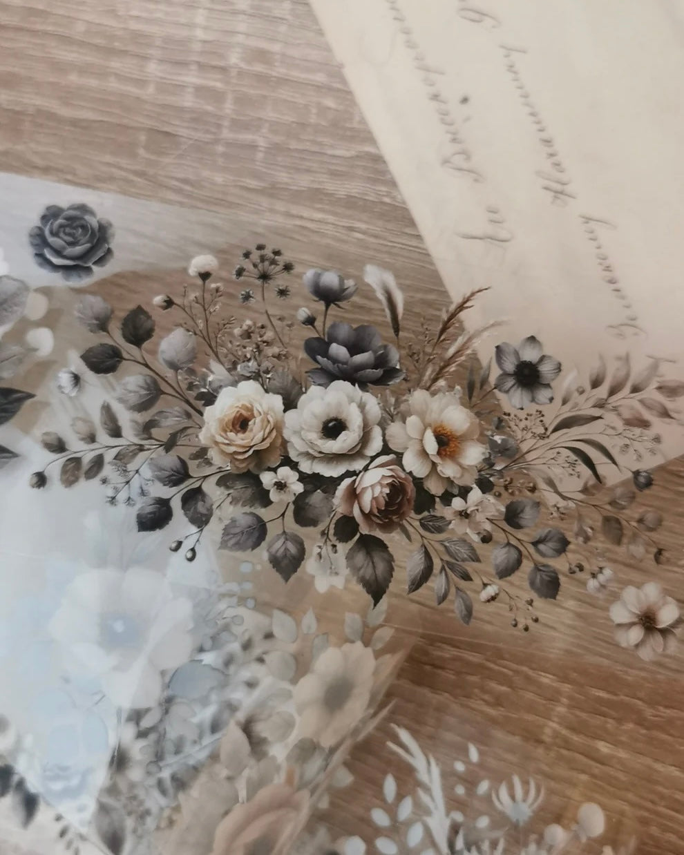 Pettape | calm gray flowers