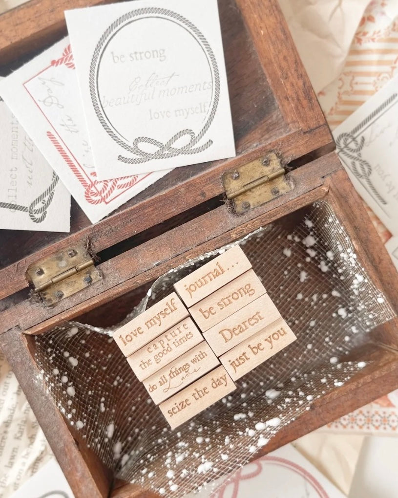 Houten stempel | Do all things with love